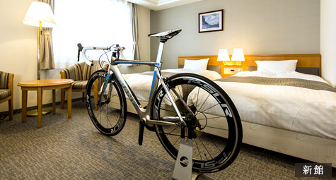 全館Wi-Fi完備、自転車を持ち込める広い客室